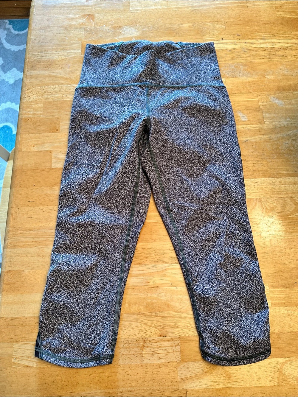 Lululemon cropped leggings size 6